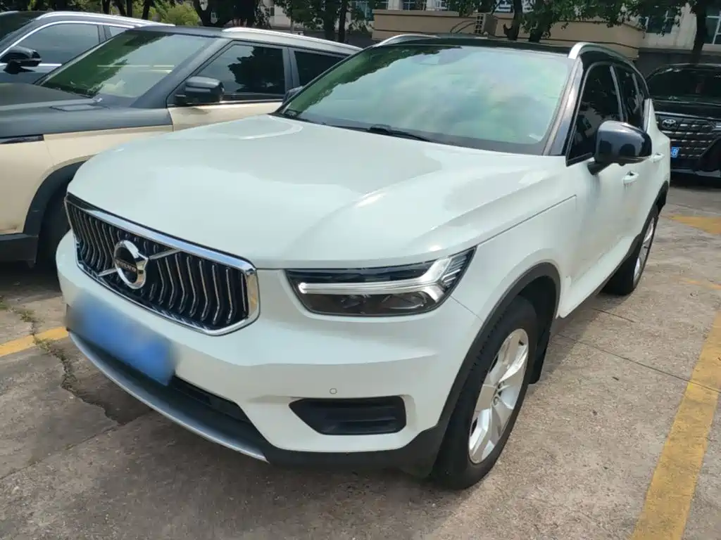 Volvo XC40 2022 — фото 2