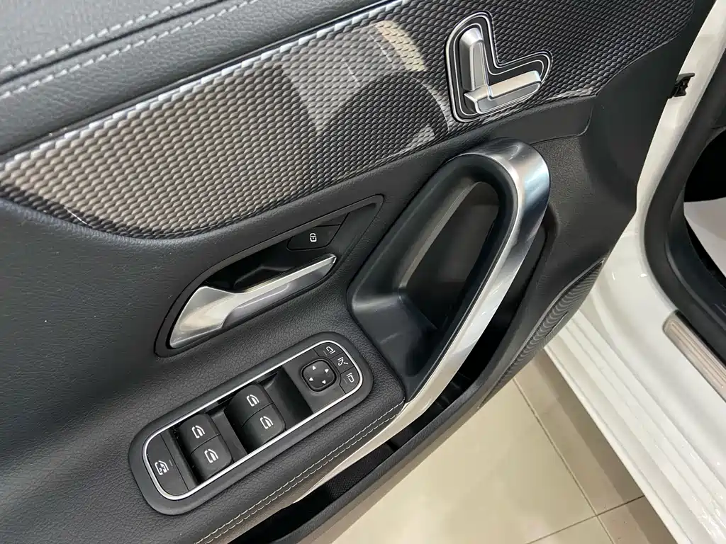 Mercedes-Benz A-Class 2020 — фото 11