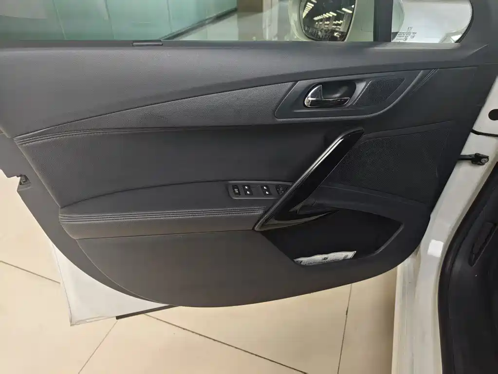 Peugeot 508 2015 — фото 24