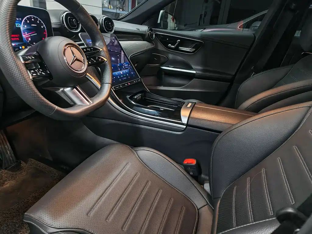 Mercedes-Benz C-Class 2023 — фото 9