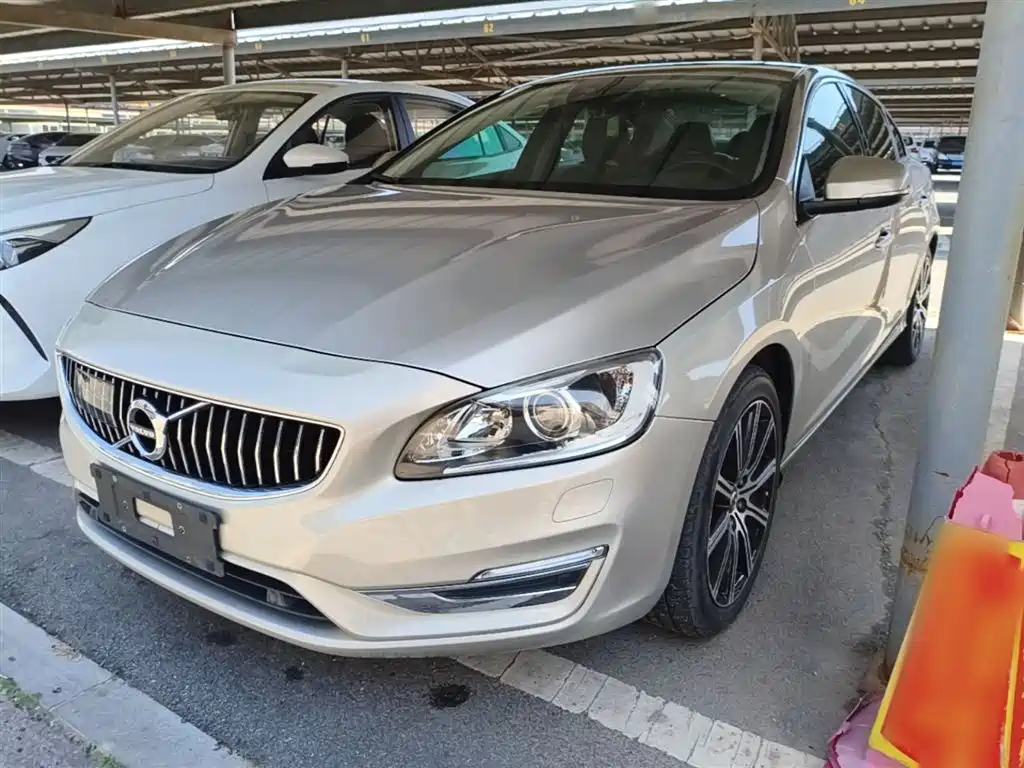 Volvo S60 2018 — фото 1