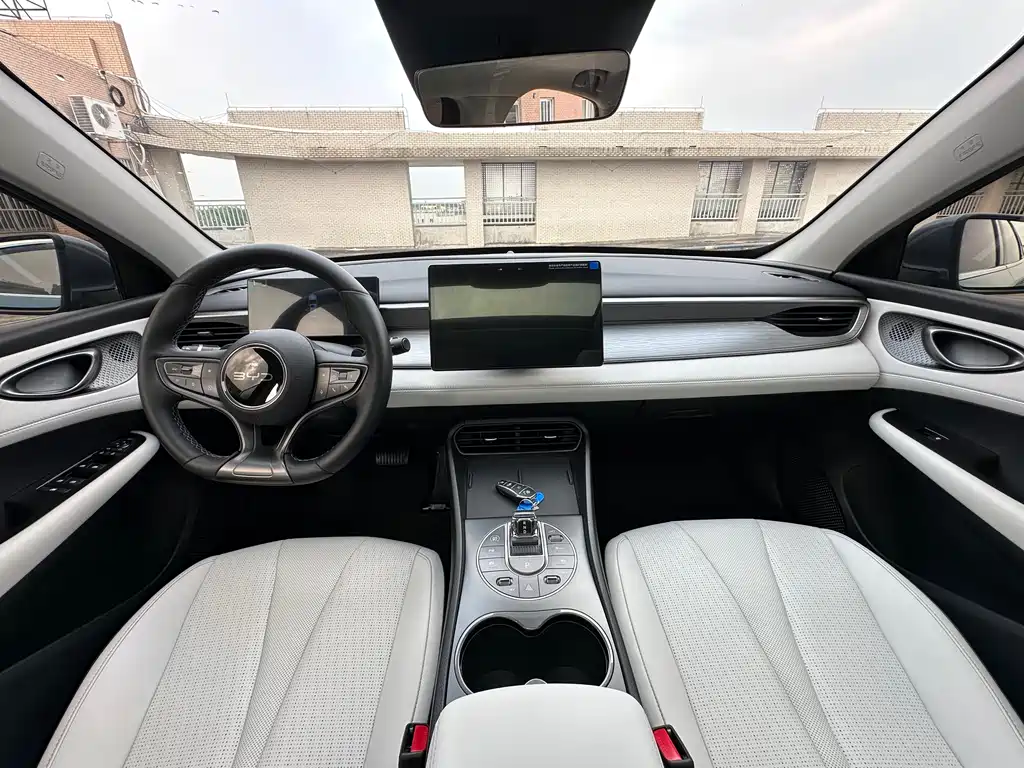 BYD Seal 05 DM-i 2025 — фото 12