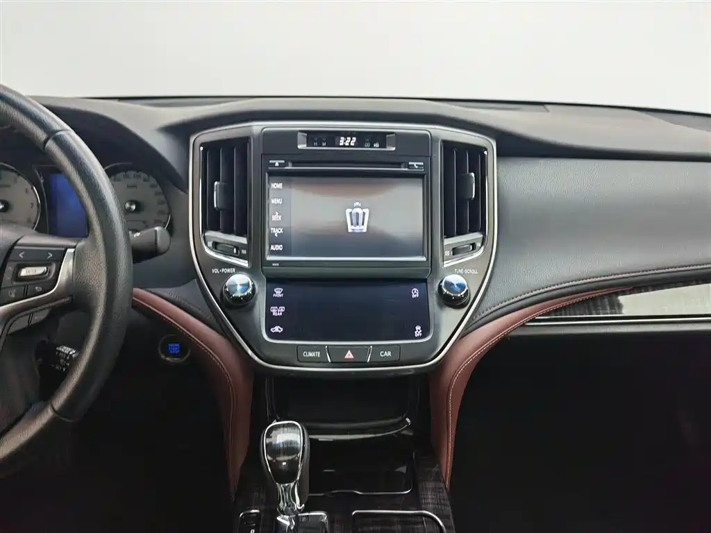 Toyota Crown 2017 — фото 12