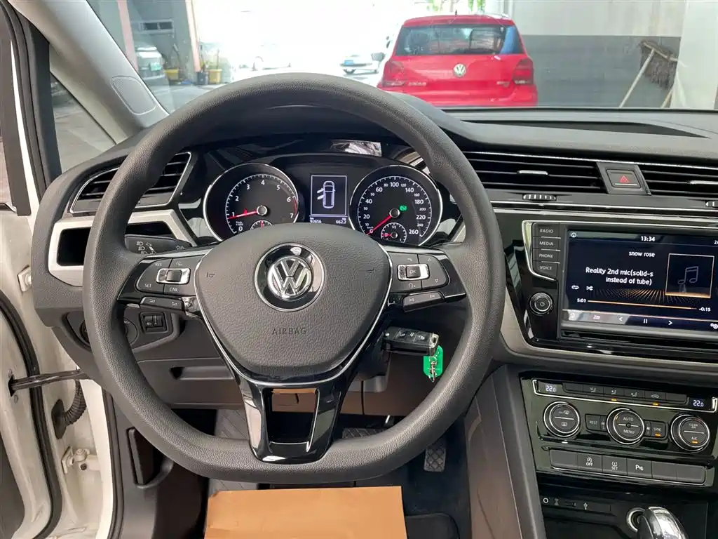 Volkswagen Touran 2019 — фото 14