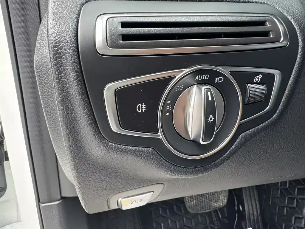 Mercedes-Benz C-Class 2020 — фото 19