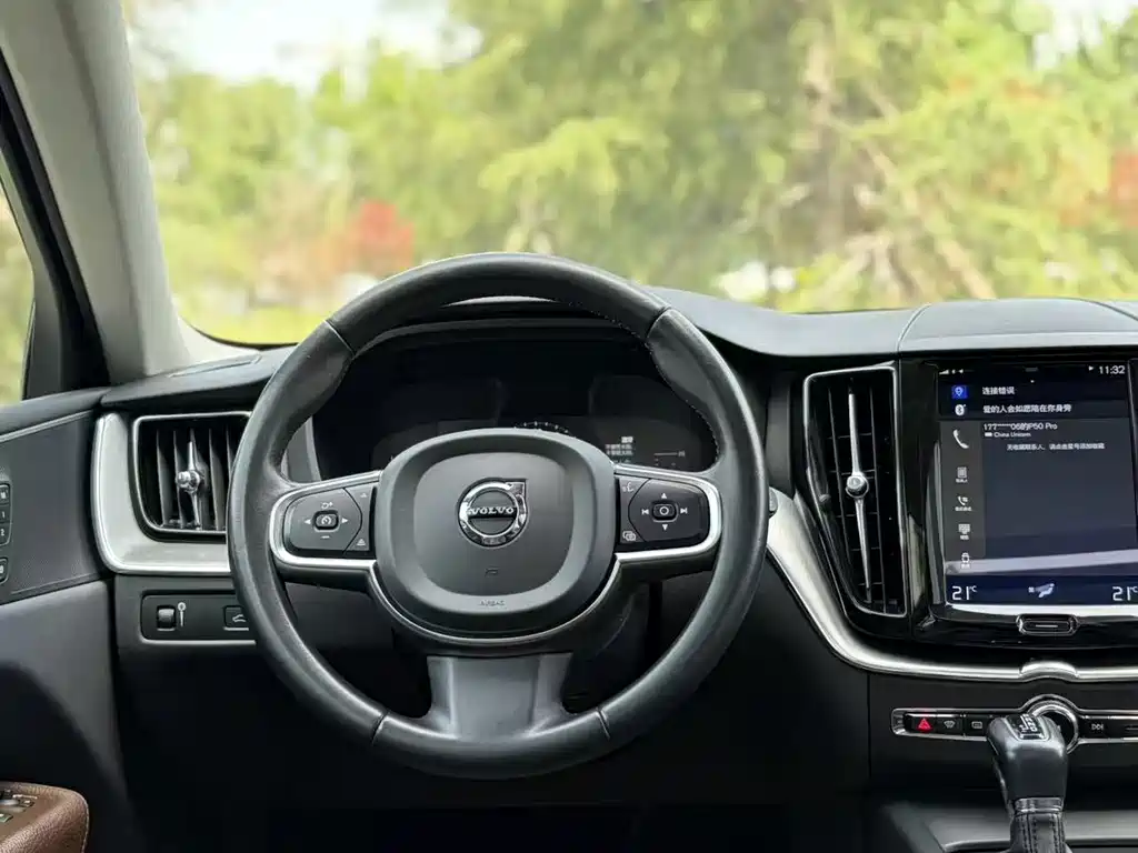 Volvo XC60 2020 — фото 25