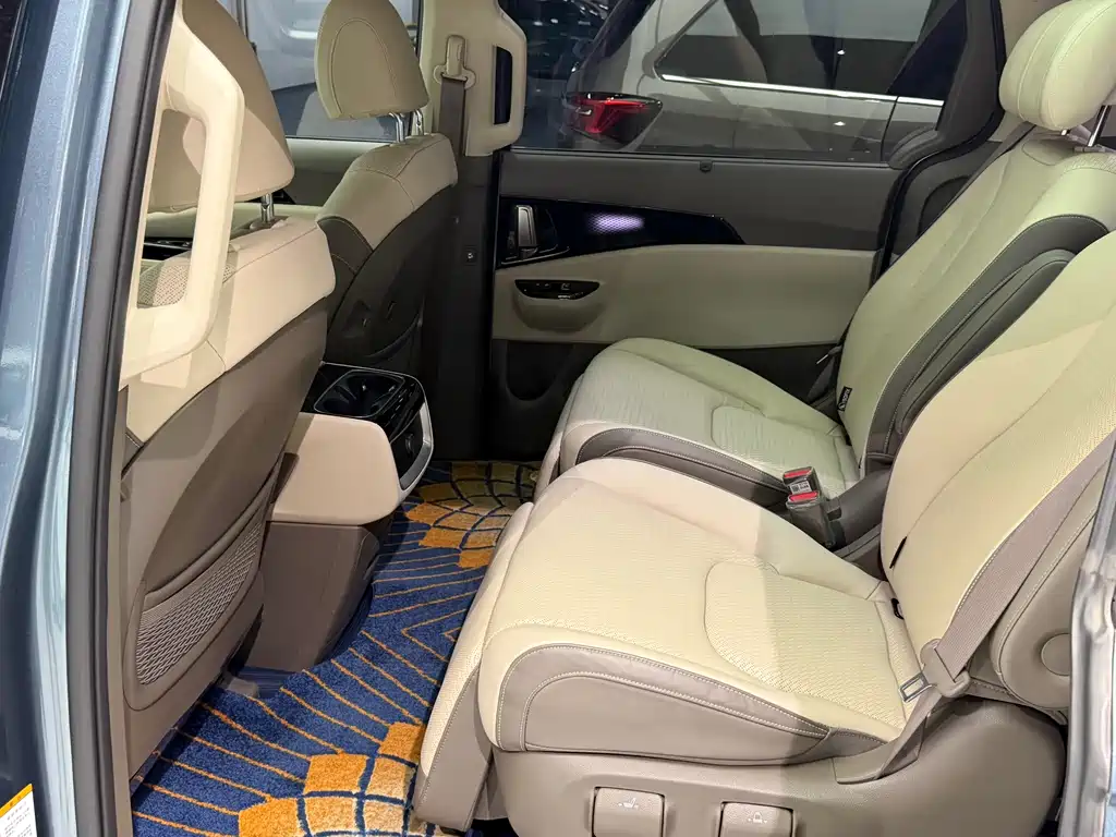Kia Carnival 2022 — фото 20