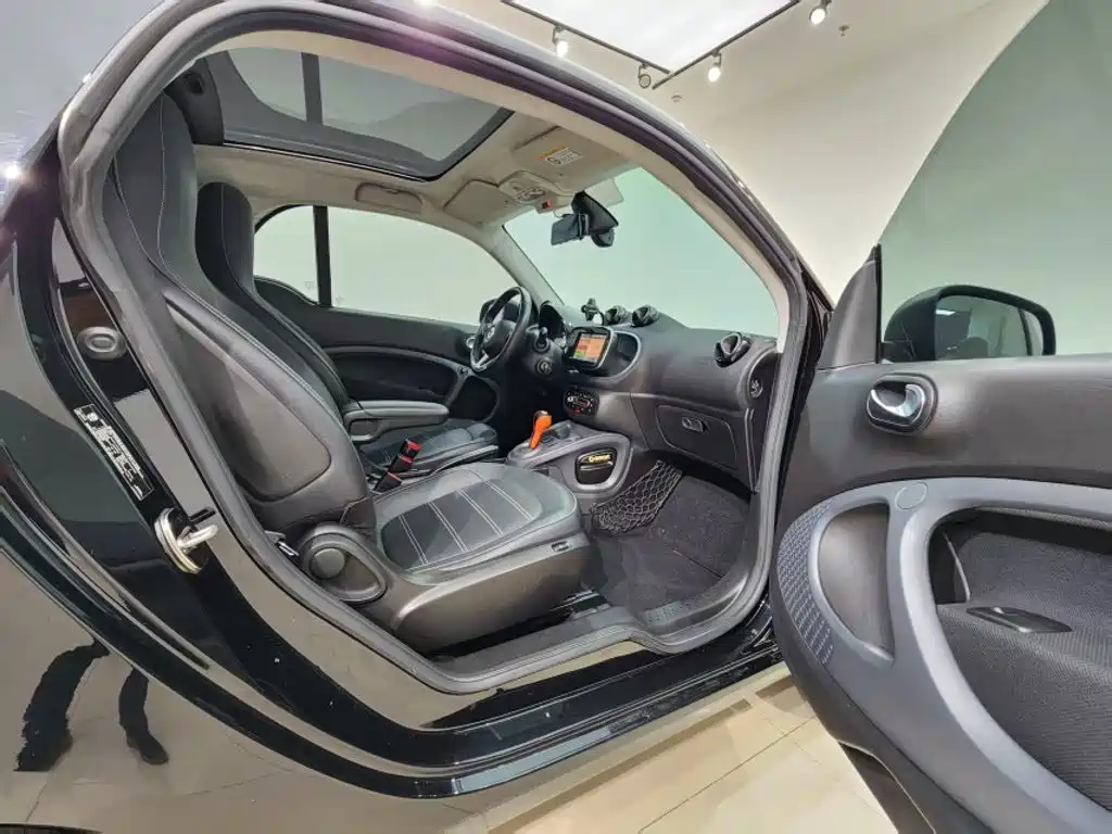smart Fortwo 2018 — фото 16
