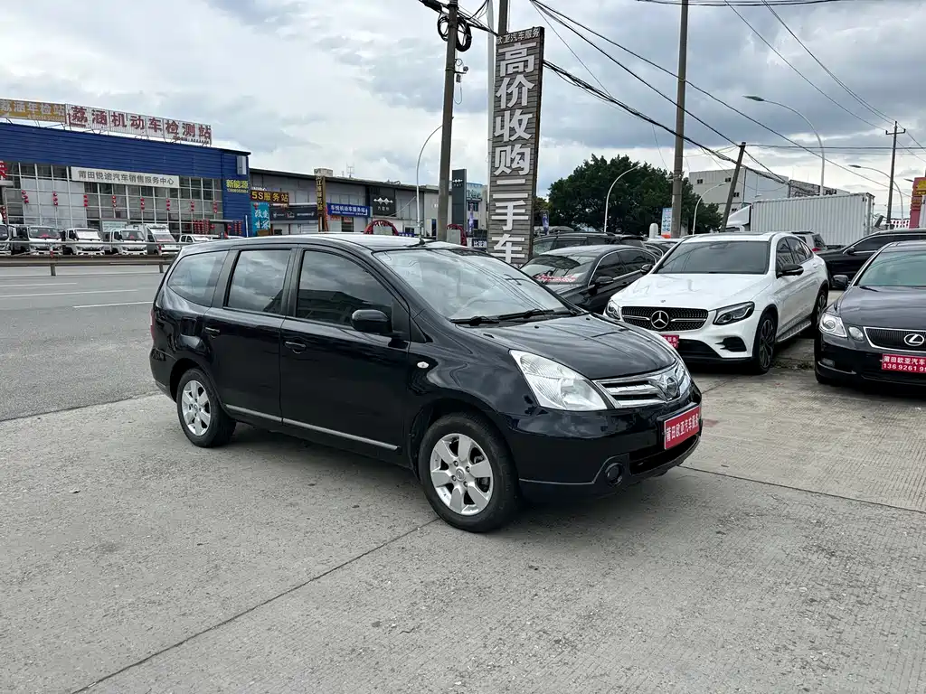 Nissan Livina 2010