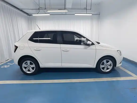 Skoda Fabia 2017 — фото 4