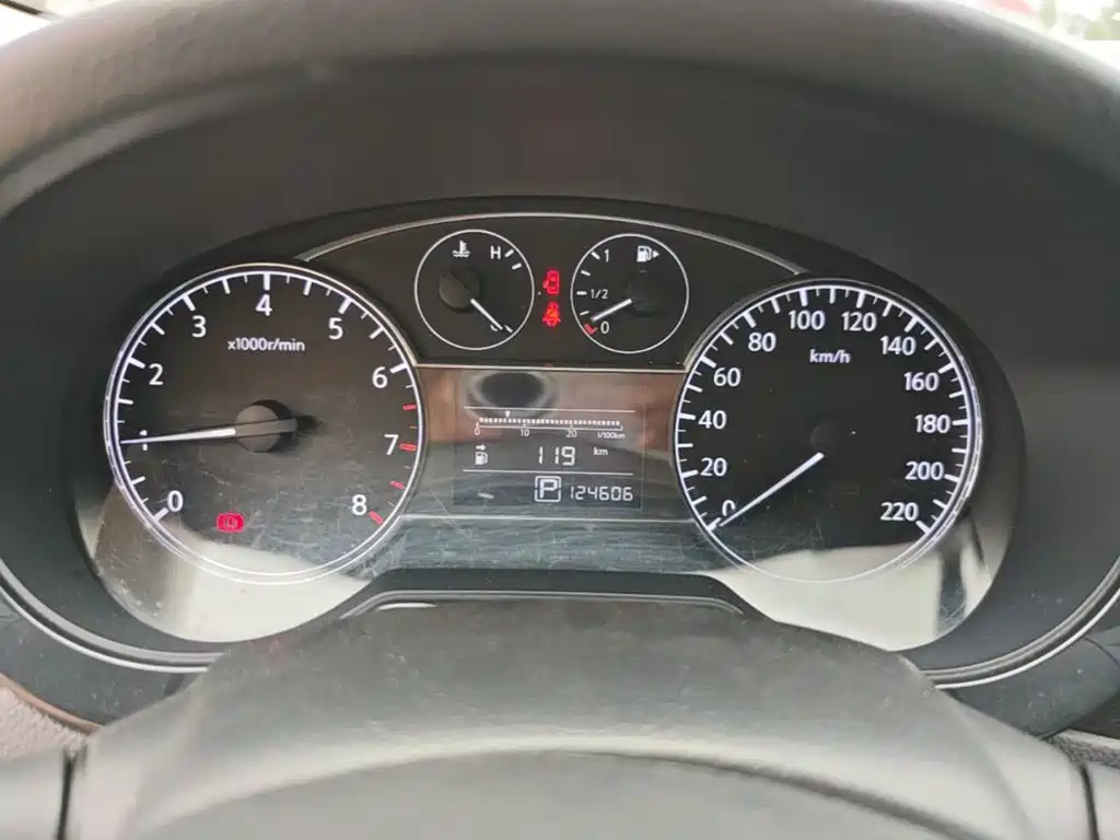 Nissan Tiida 2015 — фото 12