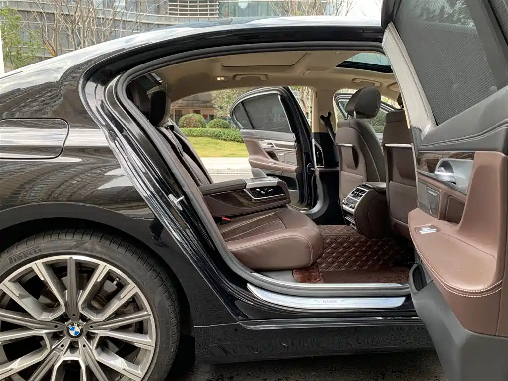 BMW 7 Series 2021 — фото 11
