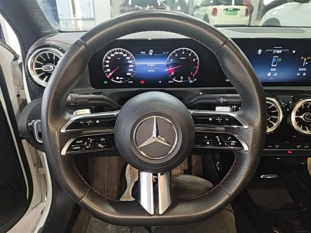 Mercedes-Benz A-Class 2023 — фото 11