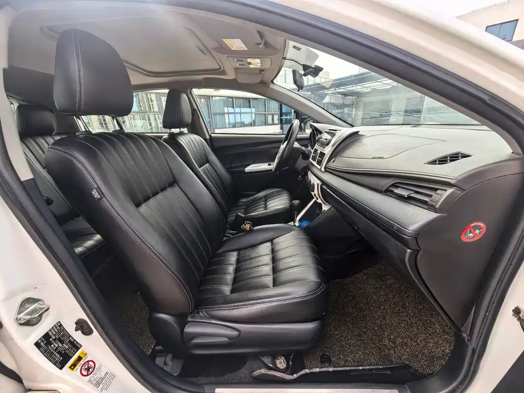 Toyota Yaris L 2015 — фото 6