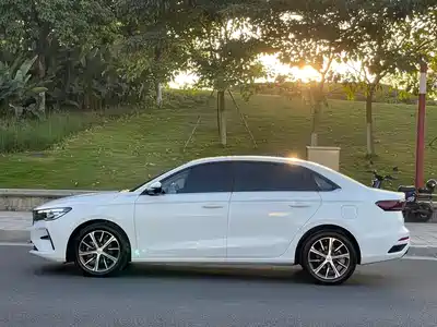 Geely Emgrand 2022