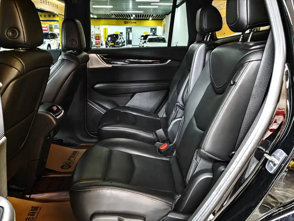 Cadillac XT6 2020 — фото 12