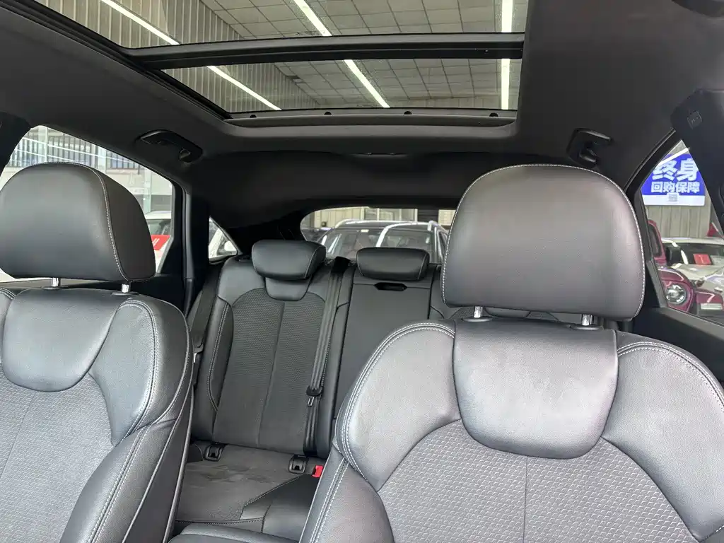 Audi Q5L Sportback 2023 — фото 17