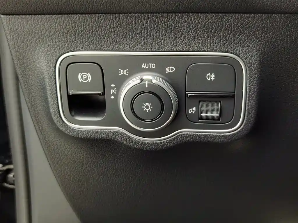 Mercedes-Benz GLB 2023 — фото 21