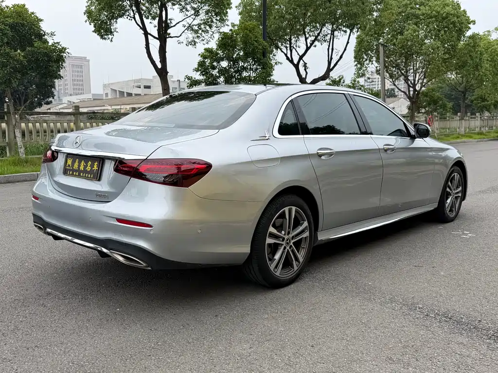 Mercedes-Benz E-Class 2023 — фото 11