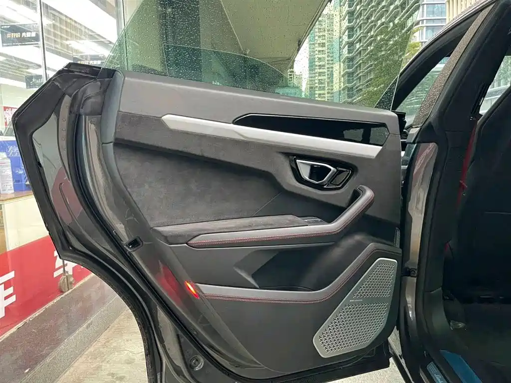 Lamborghini Urus 2019 — фото 19