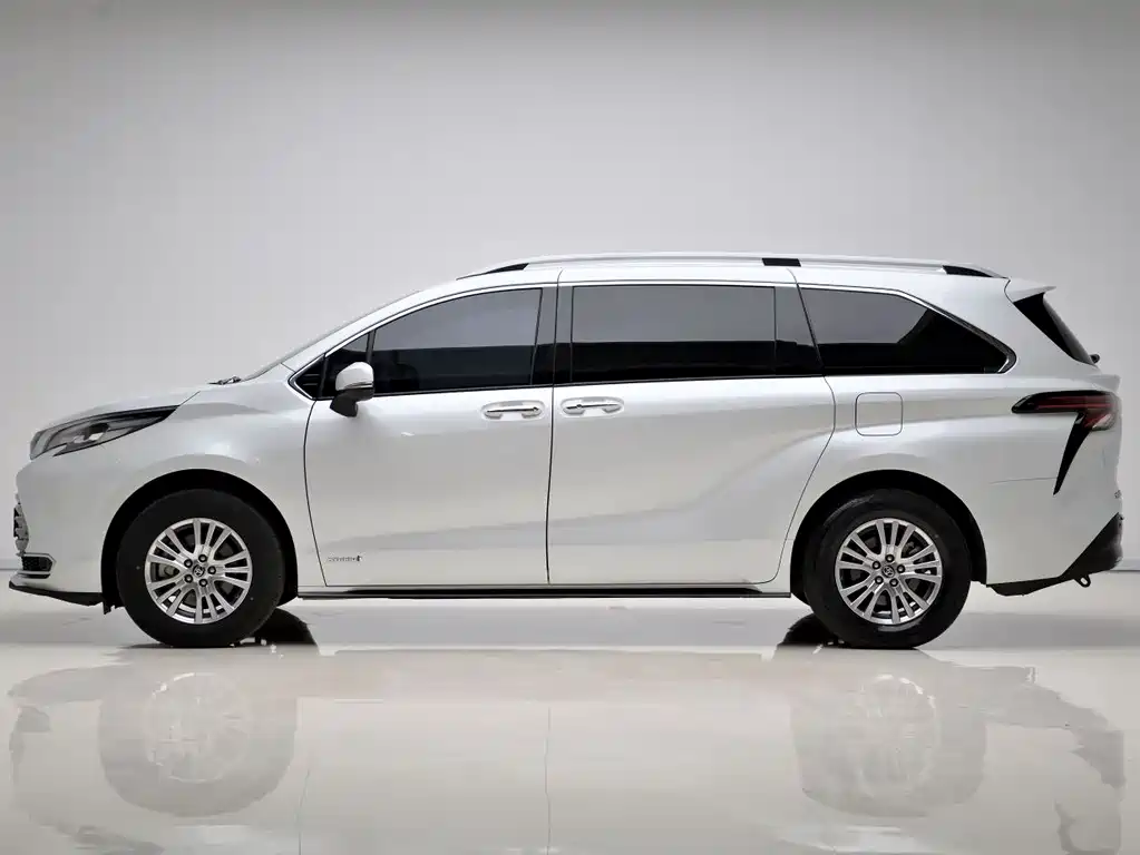 Toyota Sienna 2022 — фото 5