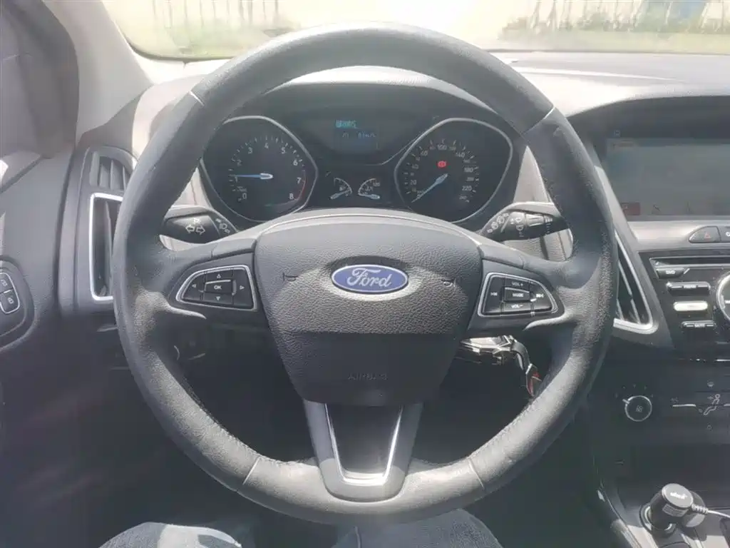 Ford Focus 2018 — фото 11