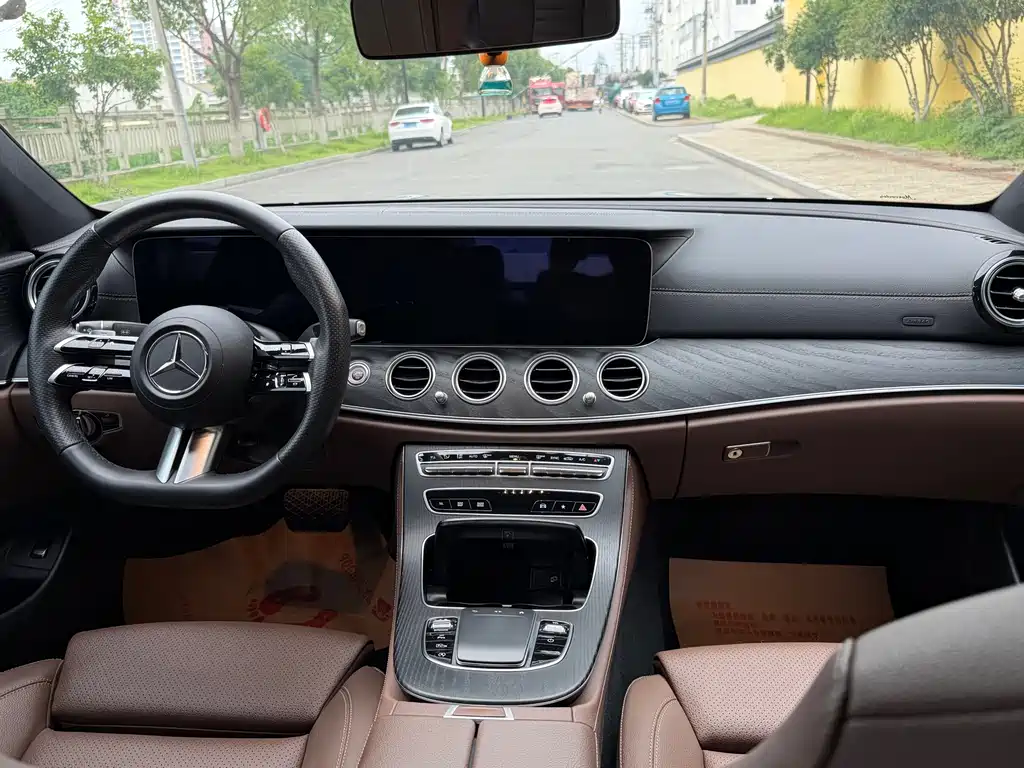 Mercedes-Benz E-Class 2023 — фото 10
