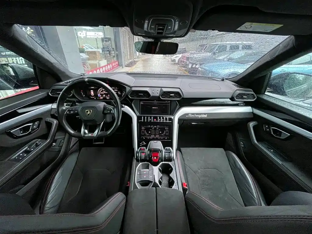 Lamborghini Urus 2019 — фото 20