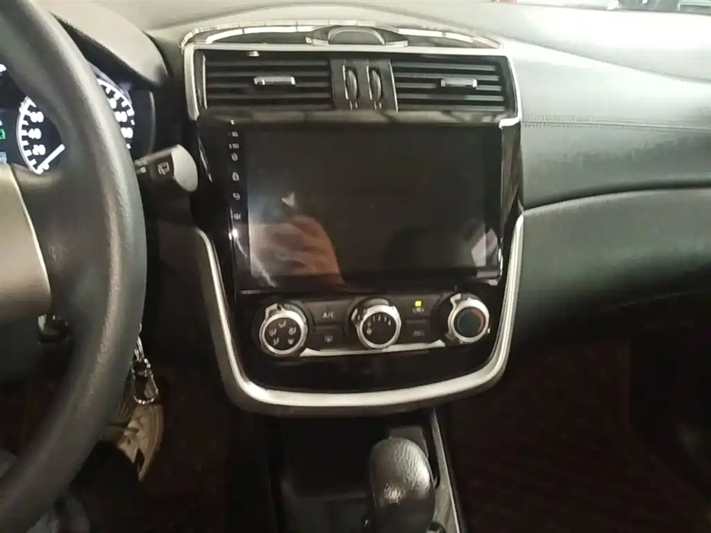 Nissan Tiida 2018 — фото 13