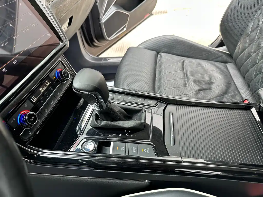 Volkswagen Phideon 2018 — фото 12