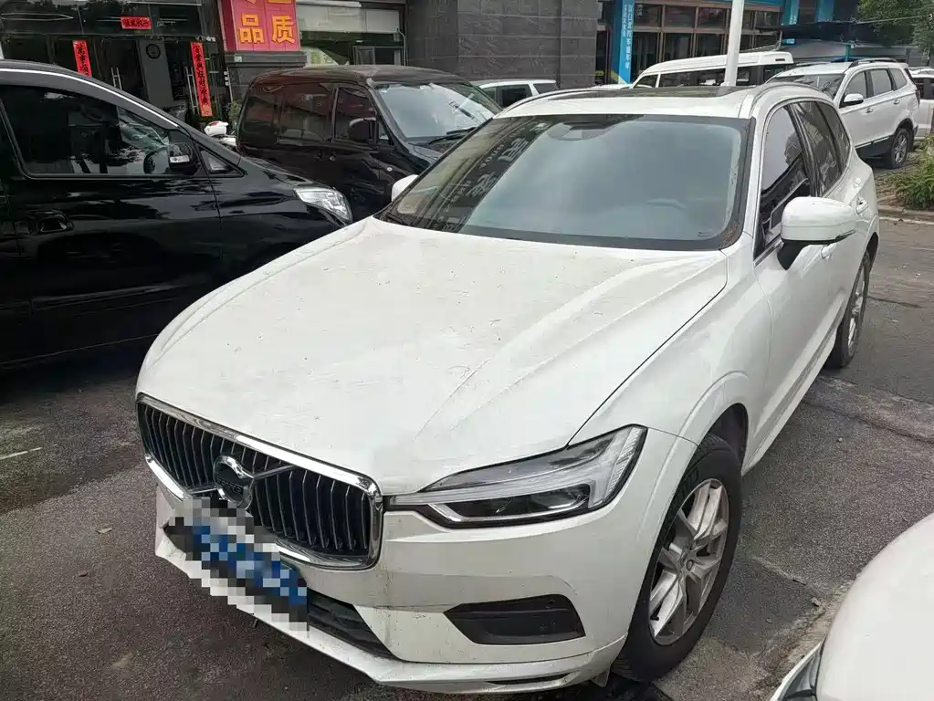 Volvo XC60 2018 — фото 1