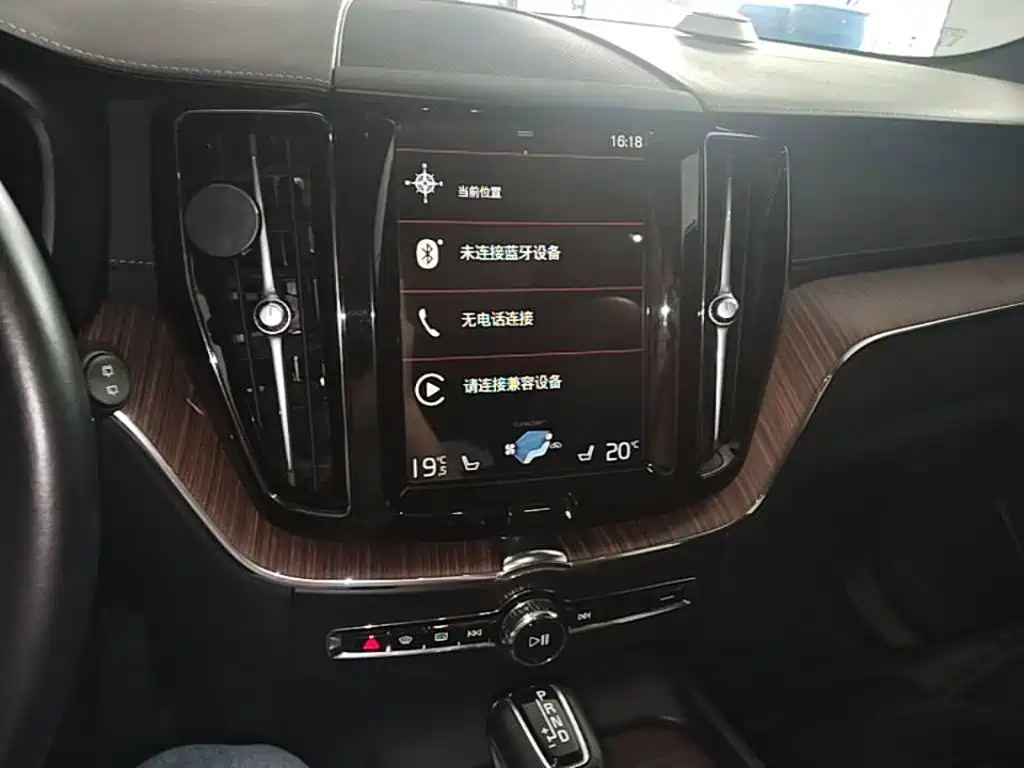 Volvo XC60 2021 — фото 13