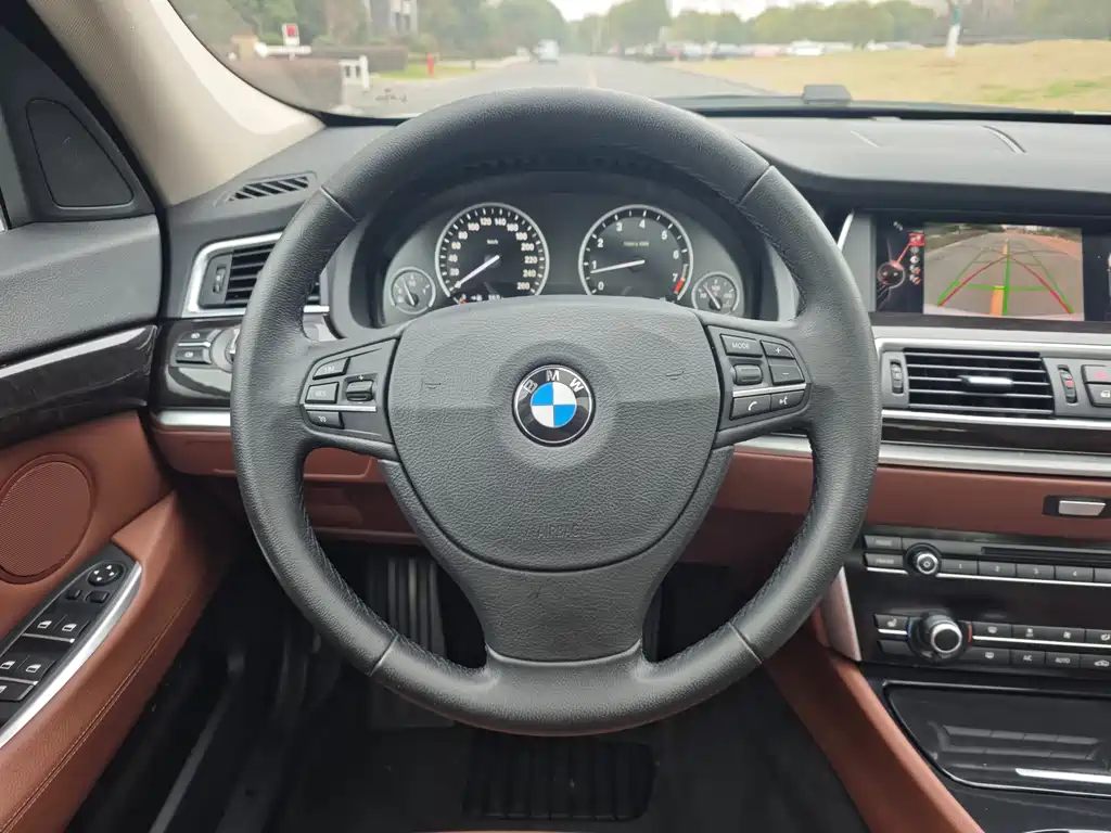 BMW 5 Series GT 2017 — фото 11