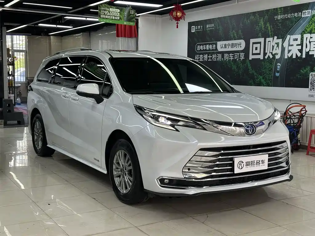 Toyota Sienna 2025 — фото 2