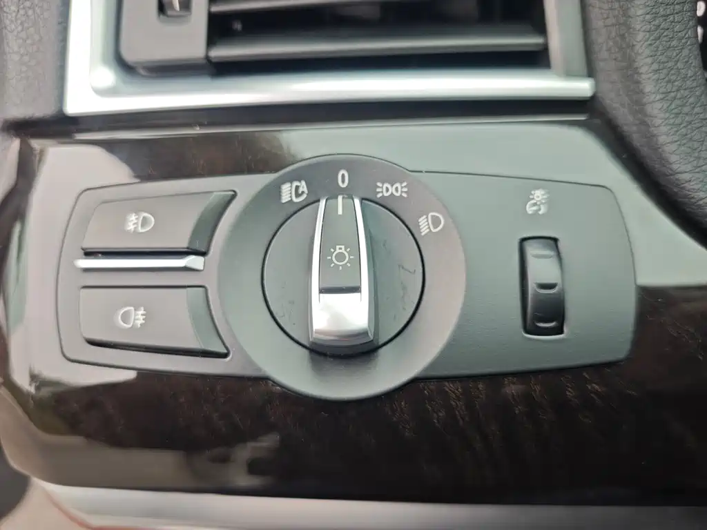 BMW 5 Series GT 2017 — фото 13