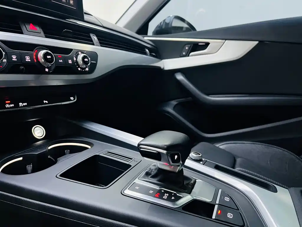 Audi A4L 2021 — фото 10