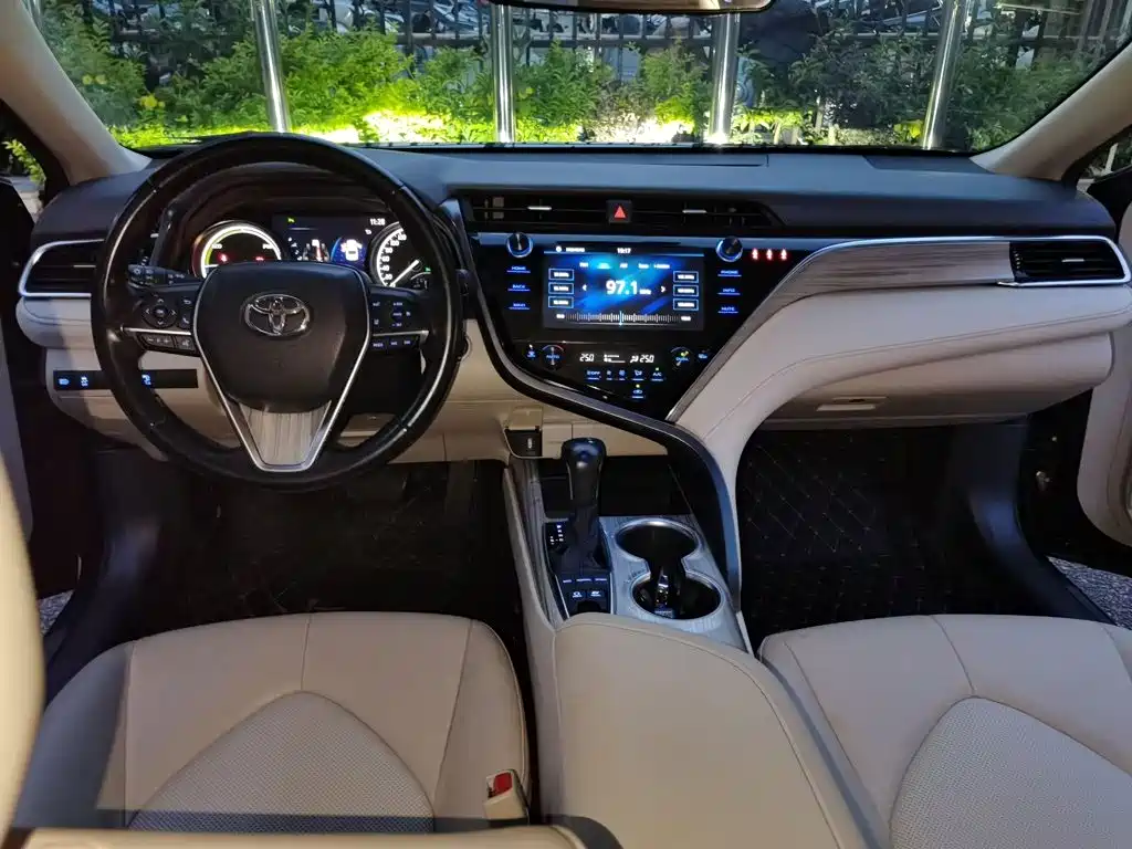 Toyota Camry 2020 — фото 13