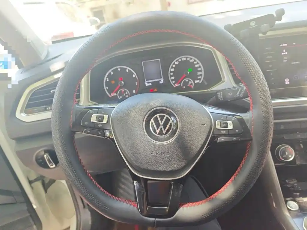 Volkswagen T-Roc 2023 — фото 3