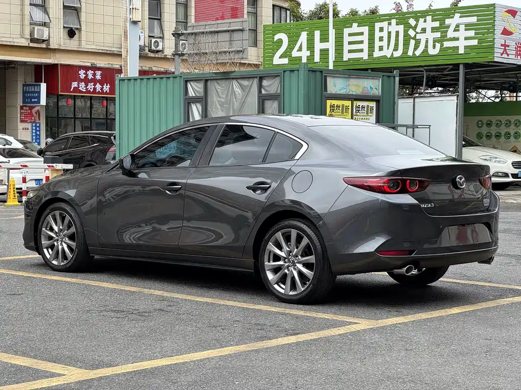 Mazda 3 Axela 2022 — фото 5