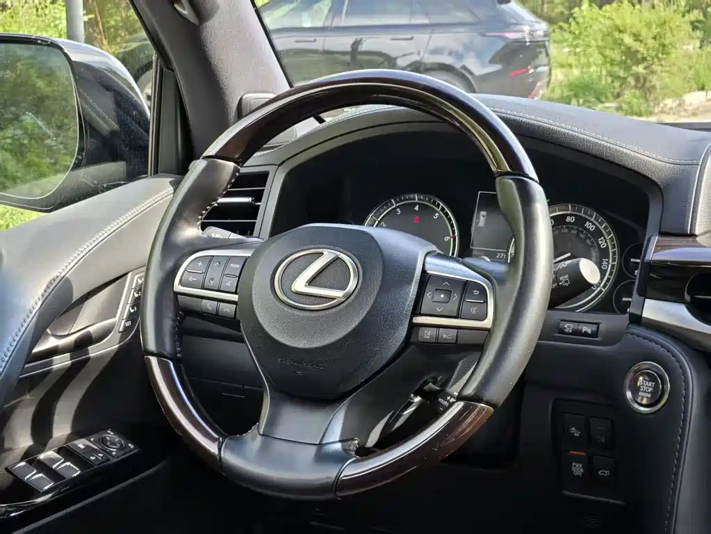 Lexus LX 2022 — фото 11