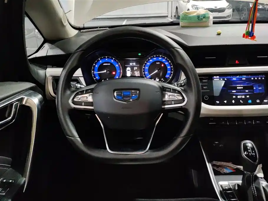 Geely Vision X3 2021 — фото 15