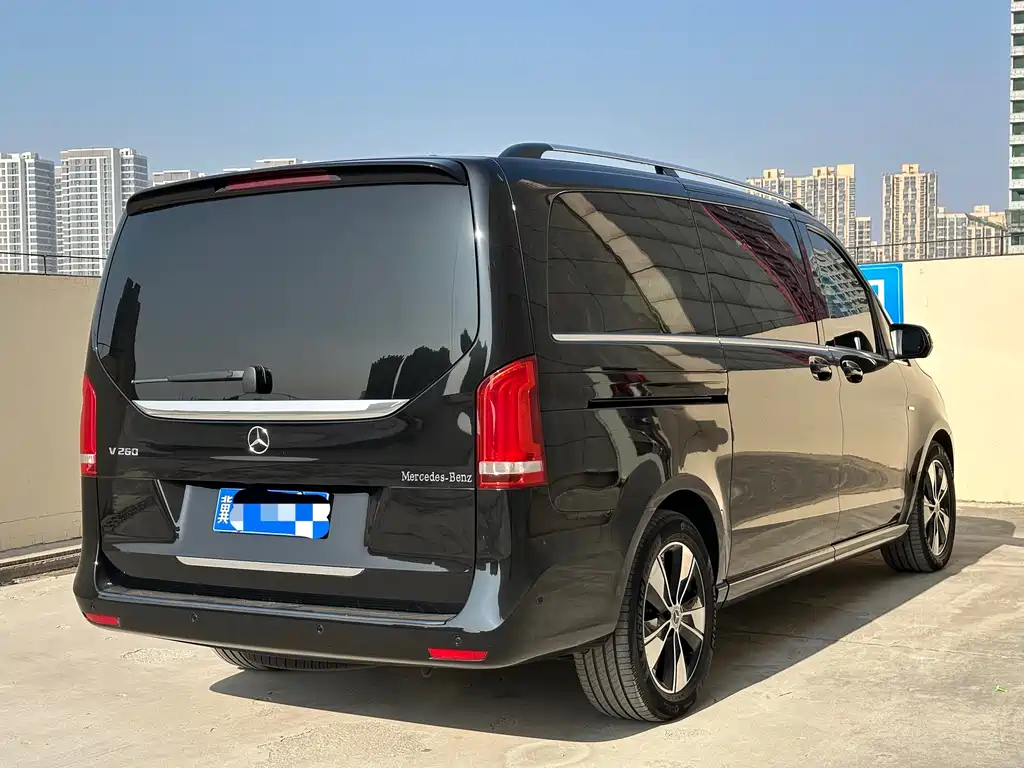 Mercedes-Benz V-Class 2021 — фото 17