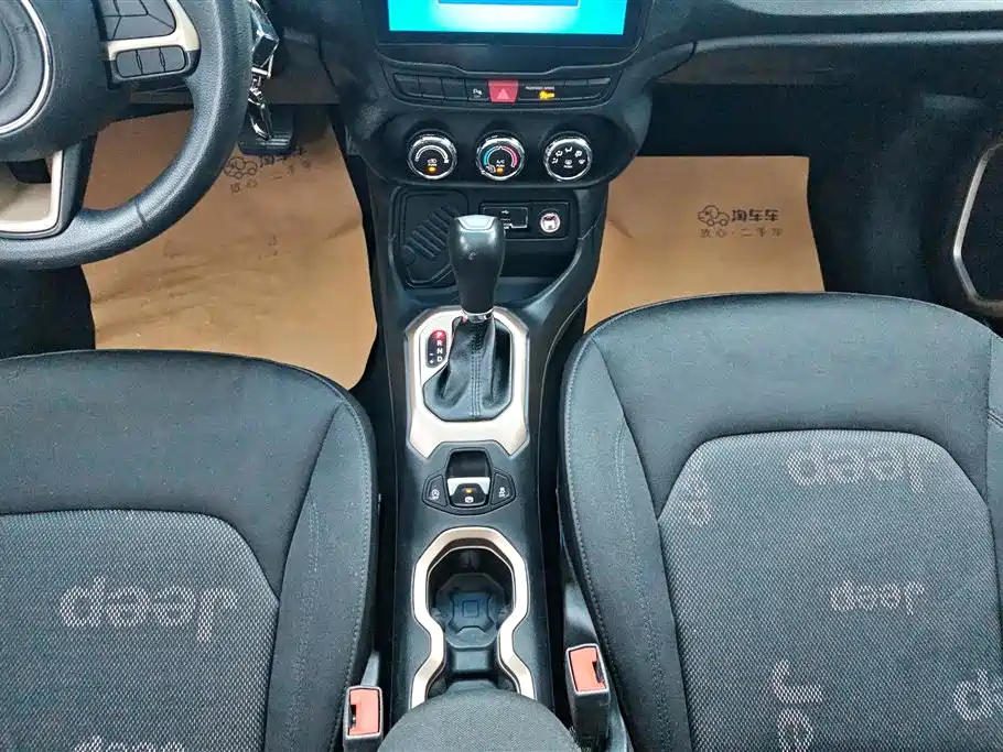 Jeep Renegade 2018 — фото 16