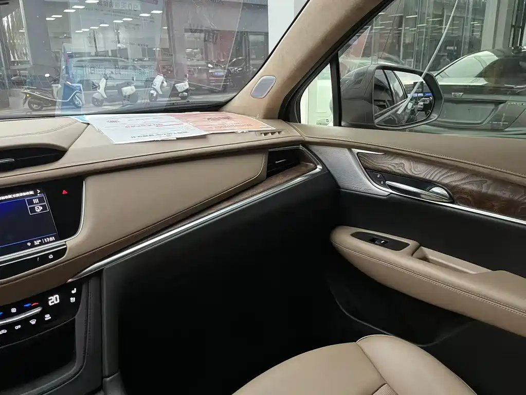 Cadillac XT5 2024 — фото 11