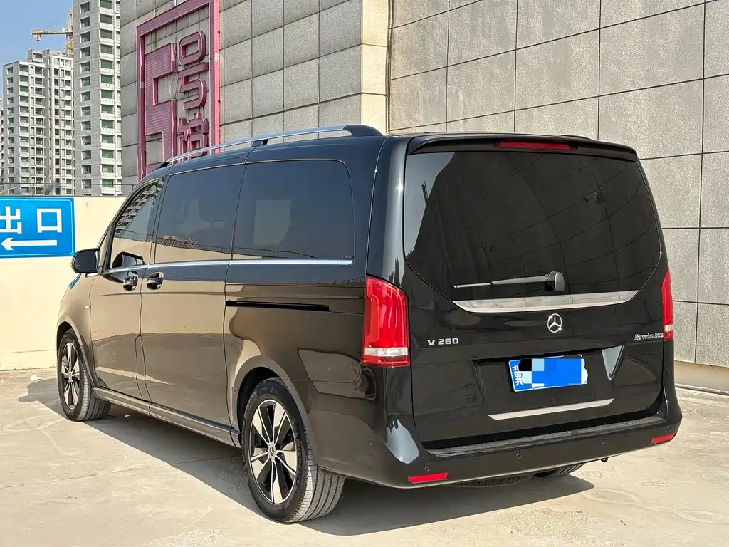 Mercedes-Benz V-Class 2021 — фото 15