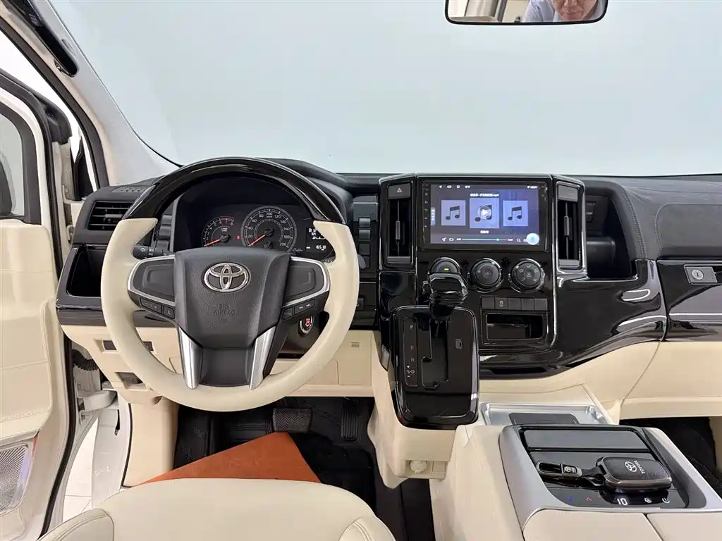 Toyota Hiace 2025 — фото 19