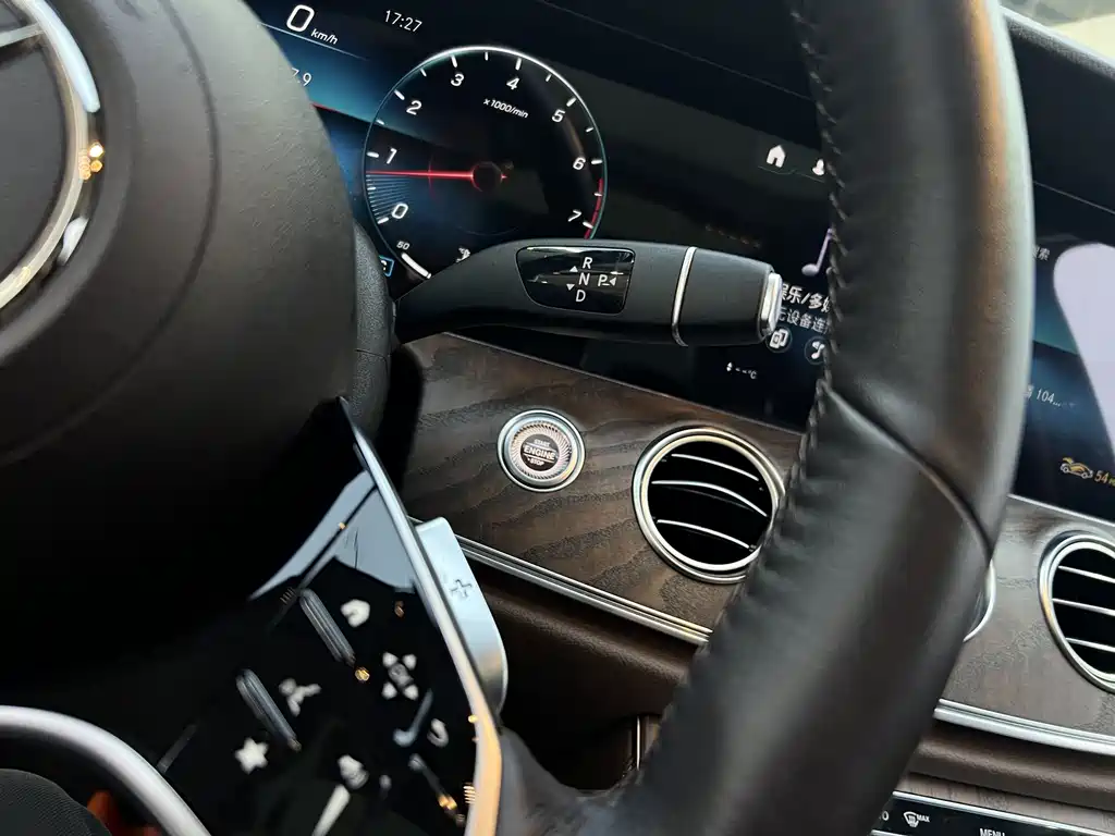 Mercedes-Benz E-Class 2022 — фото 14