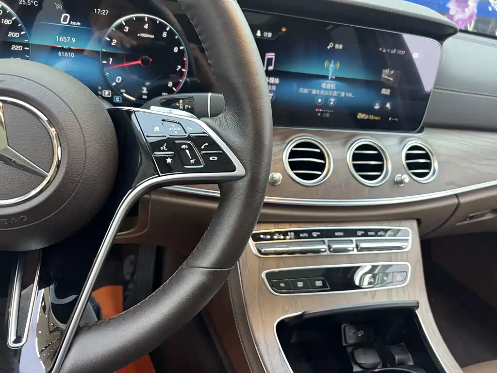 Mercedes-Benz E-Class 2022 — фото 13
