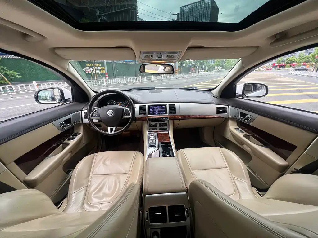 Jaguar XF 2013 — фото 15