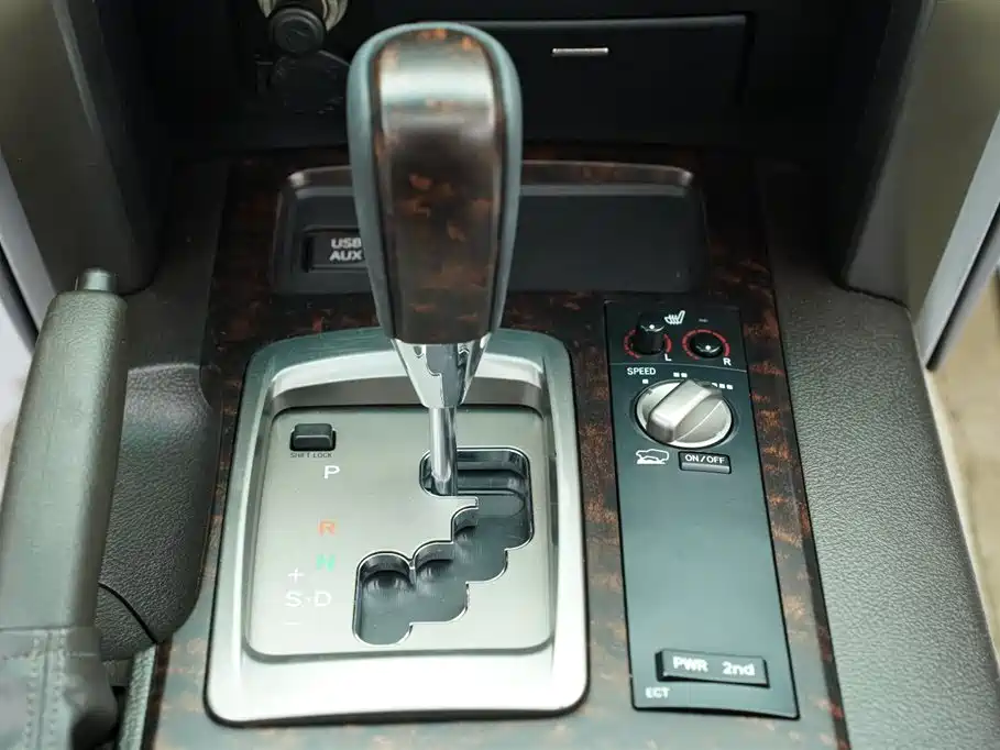 Toyota Land Cruiser 2010 — фото 19
